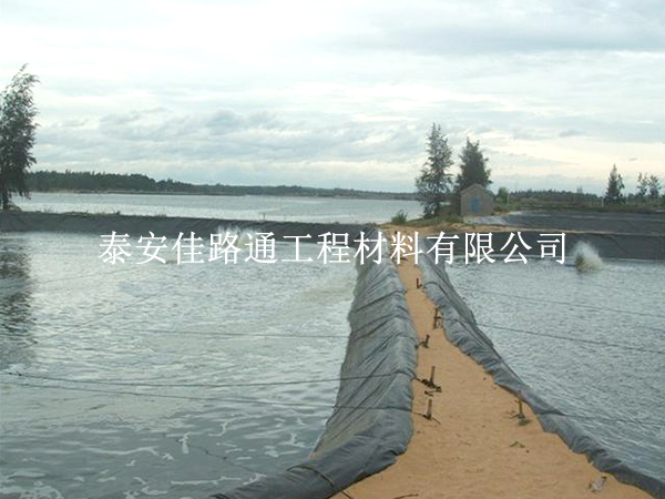 炭黑加入魚塘防滲膜，為其性能增強做貢獻